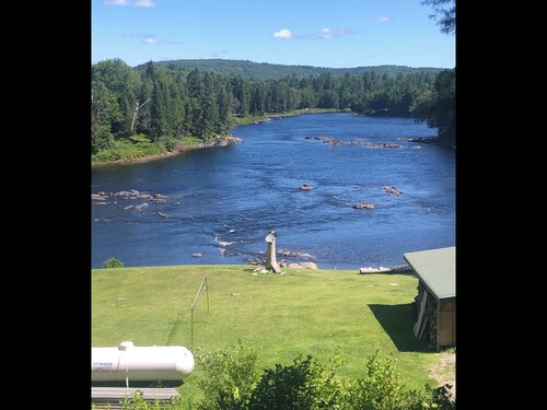 Waterfront 4 Season Cottage / Madawaska Rvr / Griffith ON / Sleeps 9 / 2 Bath