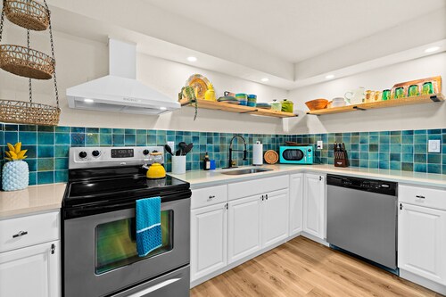 Boutique Style Quadplex/4 Apts/Walk to beach/Pet friendly