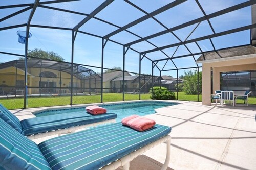 Oriental Charm 4 Bedroom Home by RedAwning