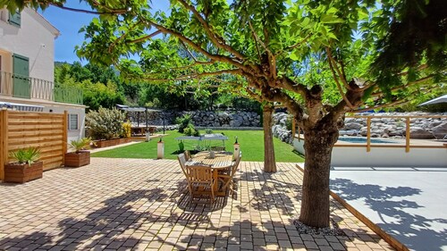 Logement labellisé et classé 4* au pied du mont Canigou piscine et spa chauffée