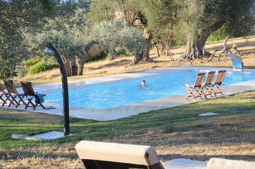 Landhaus liebevoll renoviert, im Olivenhain mit großem Panoramapool, Klimaanlage