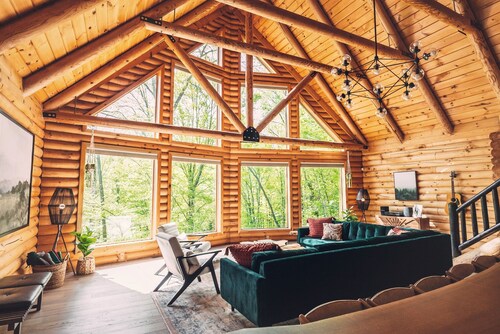 Luxury cabin, hot tub, pool, fire pit, sleeps 20