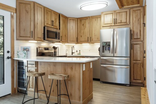 Entire duplex, 2 hot tubs!