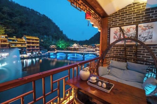 Fenghuang Fanyin Zhenpin Inn