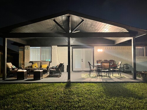 Royalty Luxe Stay💎3B/2R 🏠No Back Neighbors/Huge Beautiful Patio🌞Sleeps 8🛌