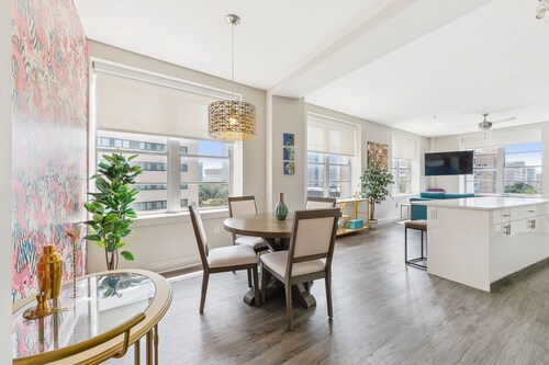 New Orleans Condo Close to Bourbon Str
