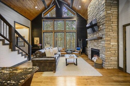 Crooked Sky, Secluded Luxury Cabin in Hochatown