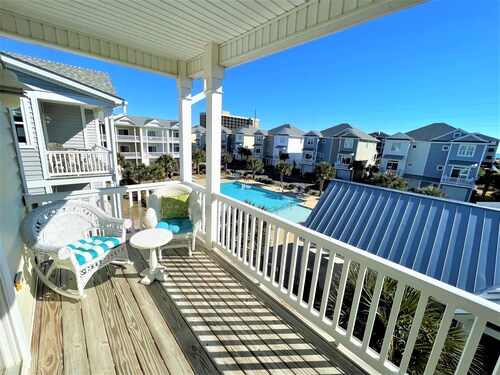 Liquid Sunshine, direct poolside easy beach access