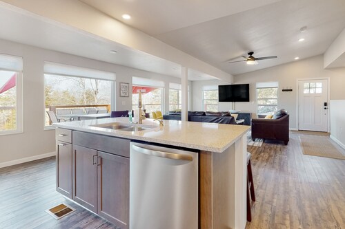 Updated home w/ free attraction tickets, private dock, deck, & amazing lake view