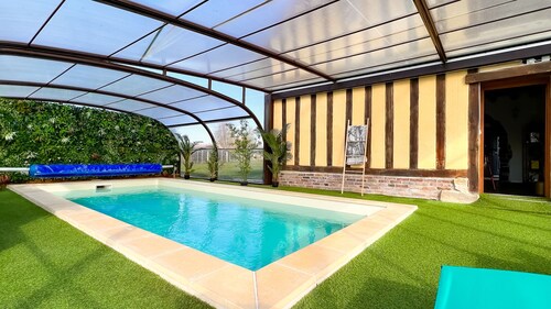 Lovely Normandy House with covered & heated swimming pool near Verneuil sur Avre