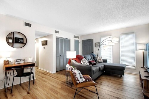 Come stay with us at this modern 2, bed 1 bath apartment located in West Wichita