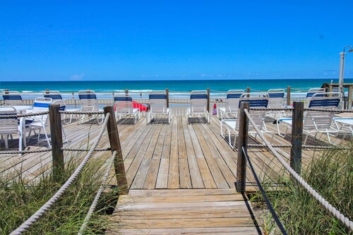 Direct Oceanfront Beauty with Amazing Views of the Beach