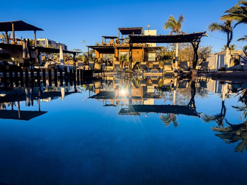 Ventana Blue Hotel
