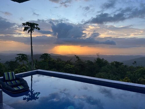 Exclusive Villa with panoramic vistas of city and mountains from your own hottub