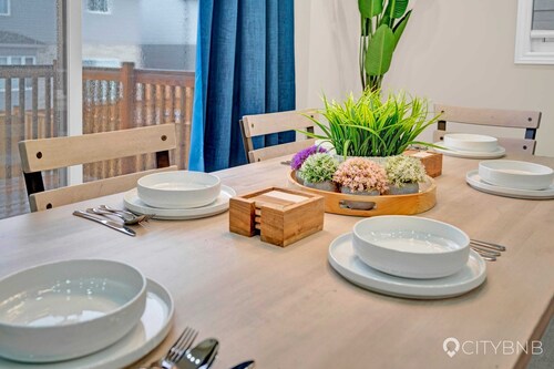 22min drive to Niagara. Sleeps 10. 1GB. 5 Bd/4 Bth