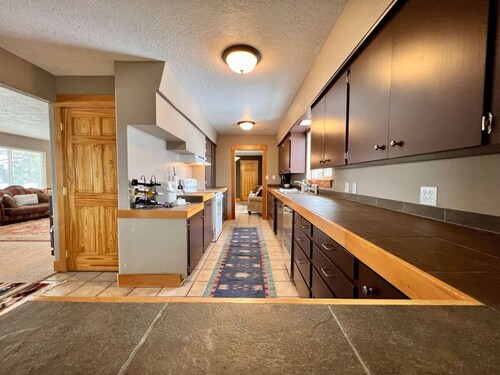 Flying T Ranch House -  Mountain Views! 3 bdrm
