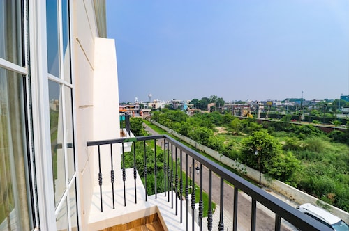 Fabhotel K9 Villa