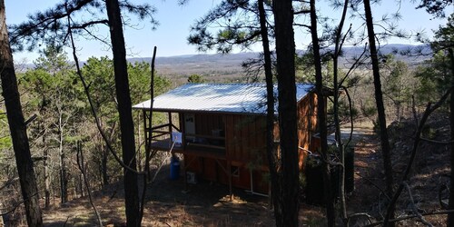 Get Away in your Truck or SUV to the Scenic and Secluded Whispering Pines Cabin