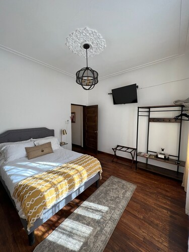 Comfortable room in boutique Hotel Villa Reyna in historic house built in 1900!!