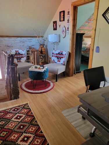 Right downtown Pagosa!!near shops and riverwalk.