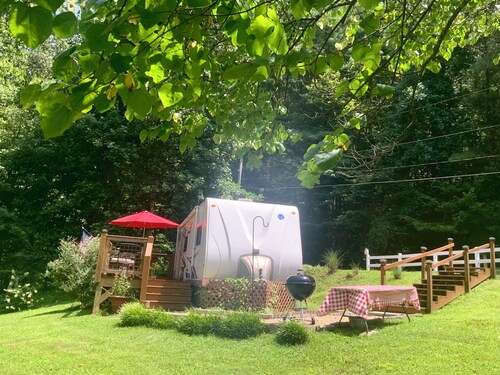 Creekside Glamping Escape!