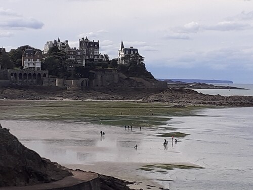 Maison classée meublée de tourisme 2*, proche de la mer.