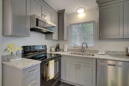 Monthly discount- beautiful house, Gloucester VA