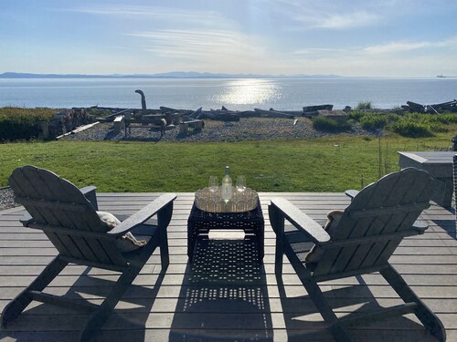 Beautiful 3-Bedroom Seaside Cottage - Located on scenic Freeman Beach