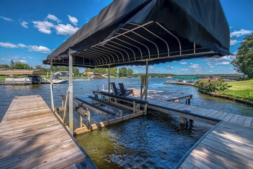 Lake Oconee 6BR 5BA Luxury Mansion | Waterfront Cozy Stay Near UGA Gameday