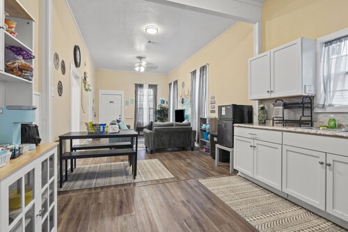 Perfect for Families or Couples! Coffee Bar & Snacks! Near Cruise Ports & Beach!