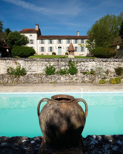 Walking distance to Aubeterre - Gorgeous Country Manor for families, heated pool