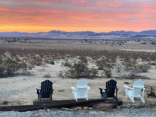 Mojave Palms · Epic Mojave Views + Sauna & Pool