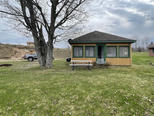 Lake Facing 2 bedroom Cabin near amazing UP destinations Big Manistique Lake