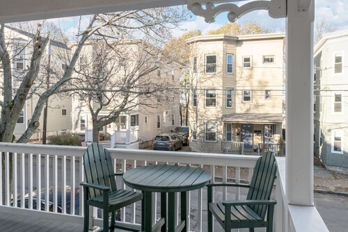 Knock on Wood | Airy Charm in Heart of Downtown