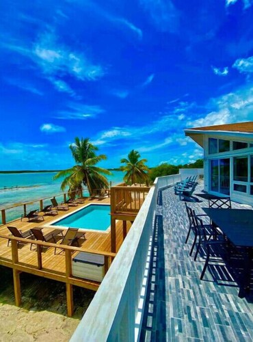 The Bahama Island House, Oceanfront, Pool, Beach, Dock, Kayak and amazing views