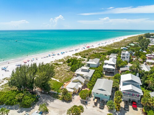 Direct Beachfront Home, Steps to the Sand! Private Pool, Amenities for All!