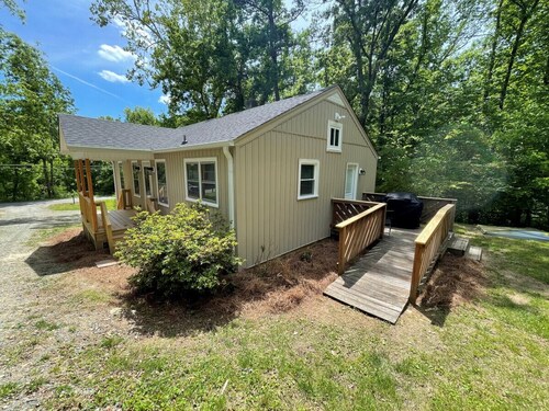 Convenient & Freshly updated 3 bedroom 1 bath home