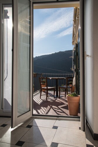 Breathtaking view apartment with terrace 8 beds