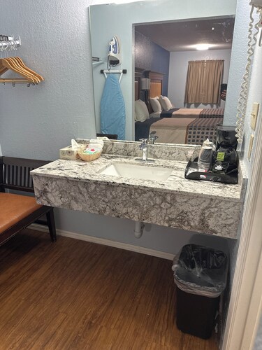 Tanglewood Motel
