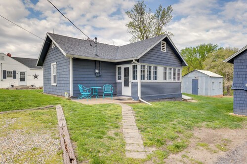 Homey Cottage With Sunroom & Smart TV!
