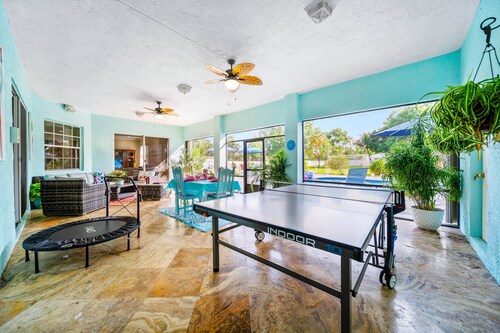 Private Villa | Pool + Hot Tub + Sleeps 20