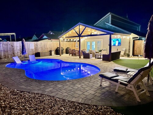 New Reno! Optional htd private Pool! Close to Bch! Pet Friendly! Putting green!