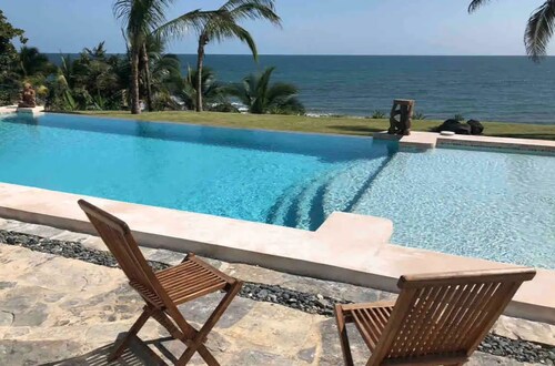 Beautiful Casita with Ocean front infinity pool.