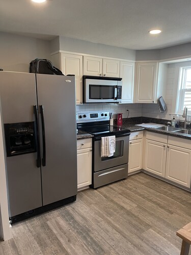 Mikes by the bay
Pet friendly Waterfront view, child friendly. Beaches close