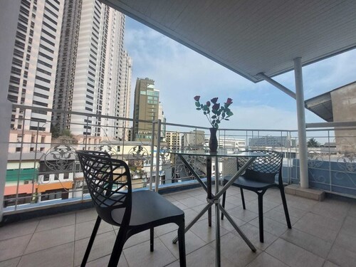 V Check Inn Sukhumvit 22