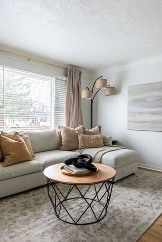 Parma Home w/ Hot Tub and Arcade Room!