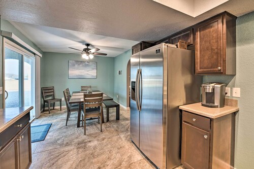 3 Mi to Water: Lake Havasu Gem w/ Fire Pit & Grill