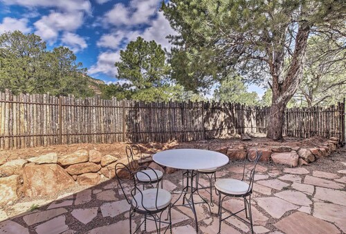 Artist's Retreat w/ Pecos National Park Views!