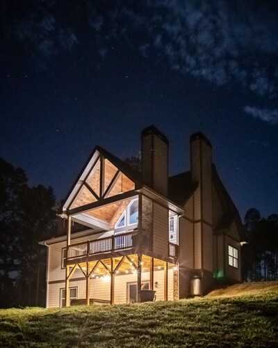 Mountain Retreat: Hot Tub, Arcade, Indoor Basketball Game & More Fun Awaits