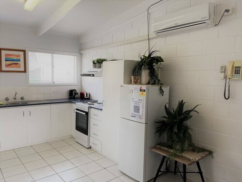 Three Palms Apartments Unit 4